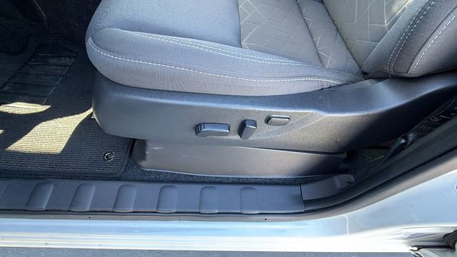 Used 2025 Nissan Frontier SV w/ SV Convenience Package image 21