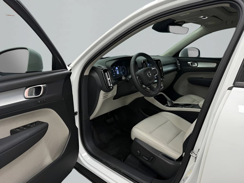 Used 2021 Volvo XC40 T5 Momentum w/ Premium Package AWD/4WD image 9