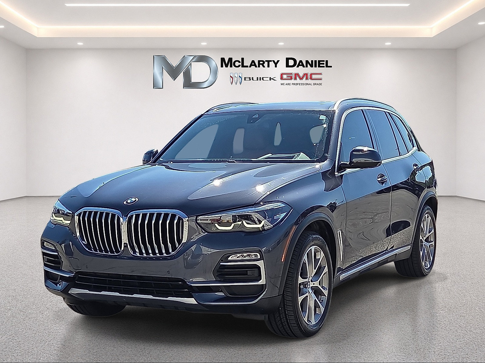 Used 2019 BMW X5 xDrive40i w/ Premium Package 2 AWD/4WD image 3