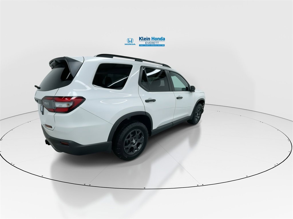 Certified 2025 Honda Pilot TrailSport image 2