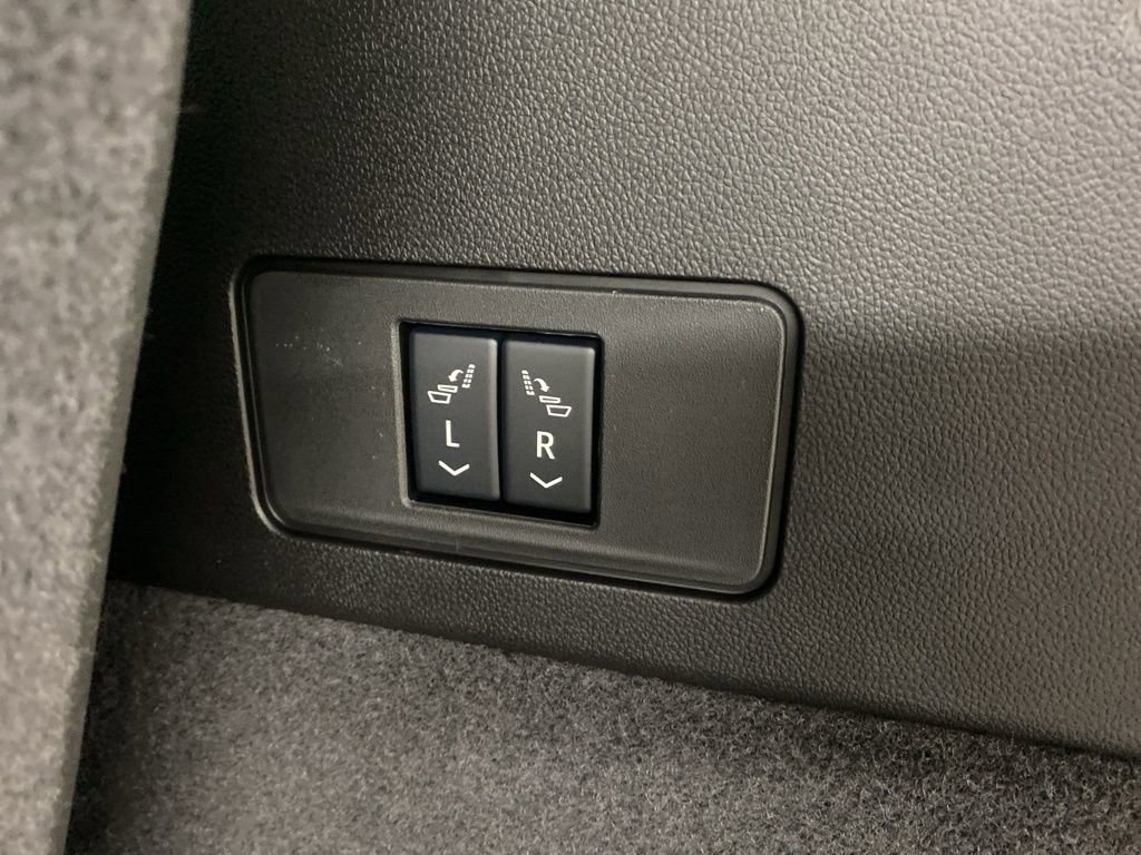 New 2025 Cadillac XT6 Luxury image 29