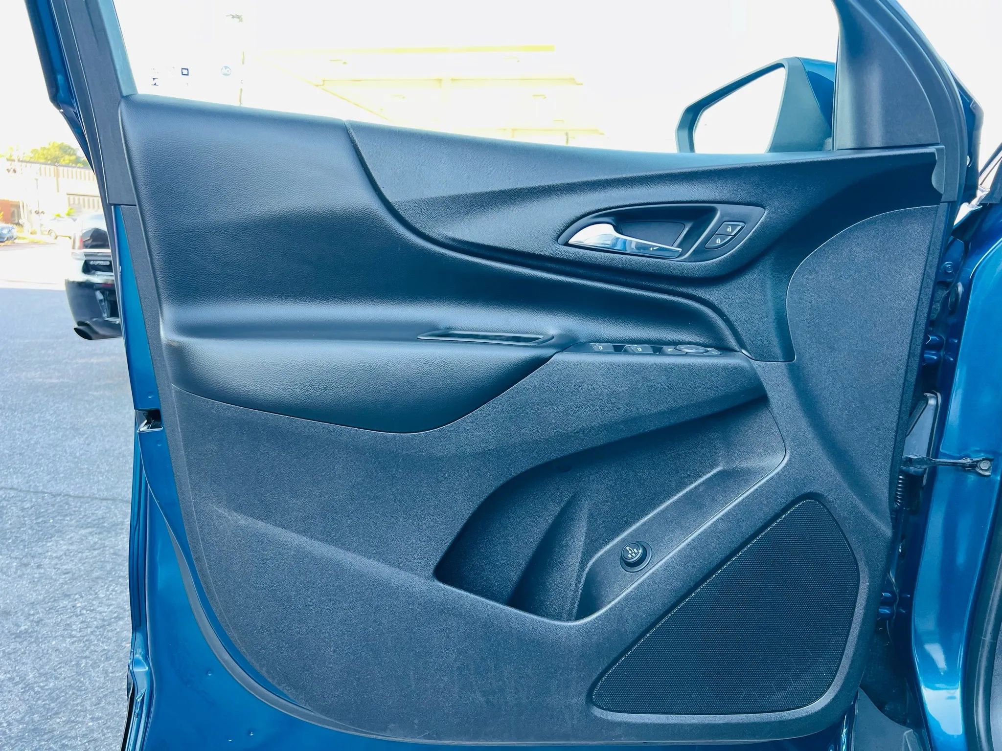 Used 2020 Chevrolet Equinox LT image 27