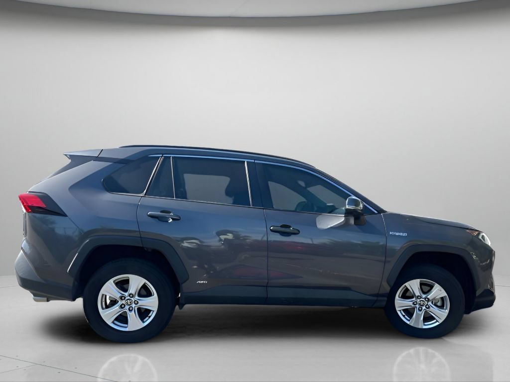 Used 2021 Toyota RAV4 XLE AWD/4WD image 4