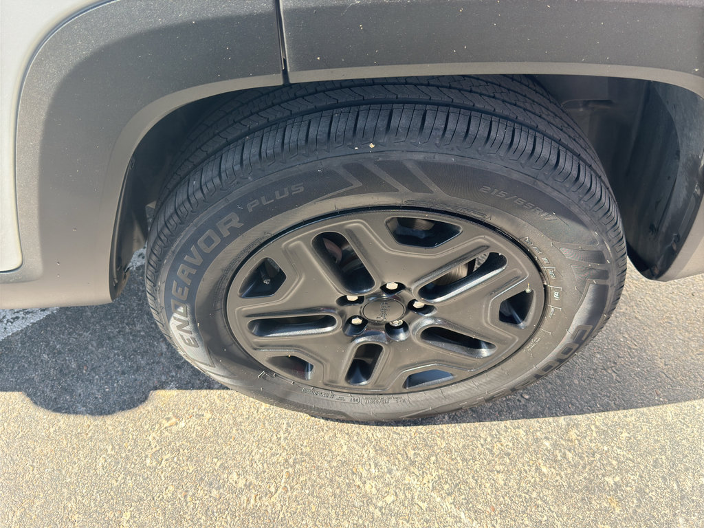 Used 2018 Jeep Renegade Trailhawk w/ Cold Weather Group II image 38