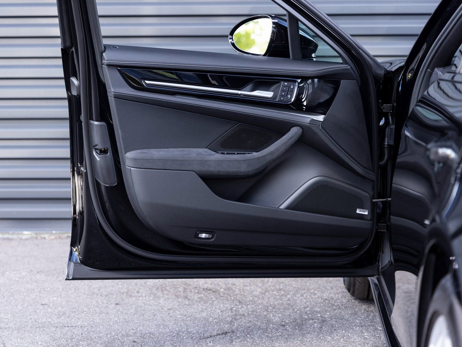 Used 2025 Porsche Panamera 4 image 21