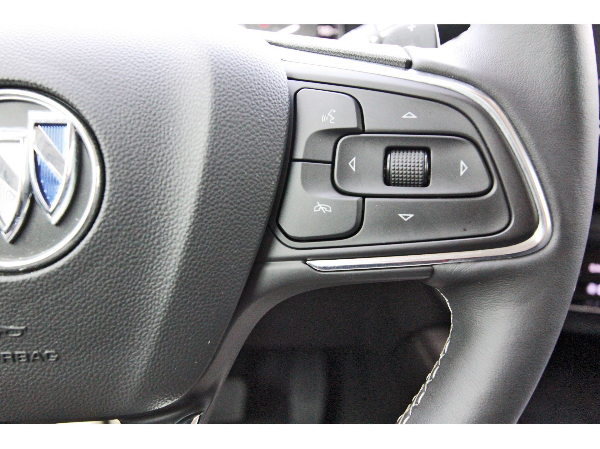 Used 2023 Buick Envision Avenir AWD/4WD image 20
