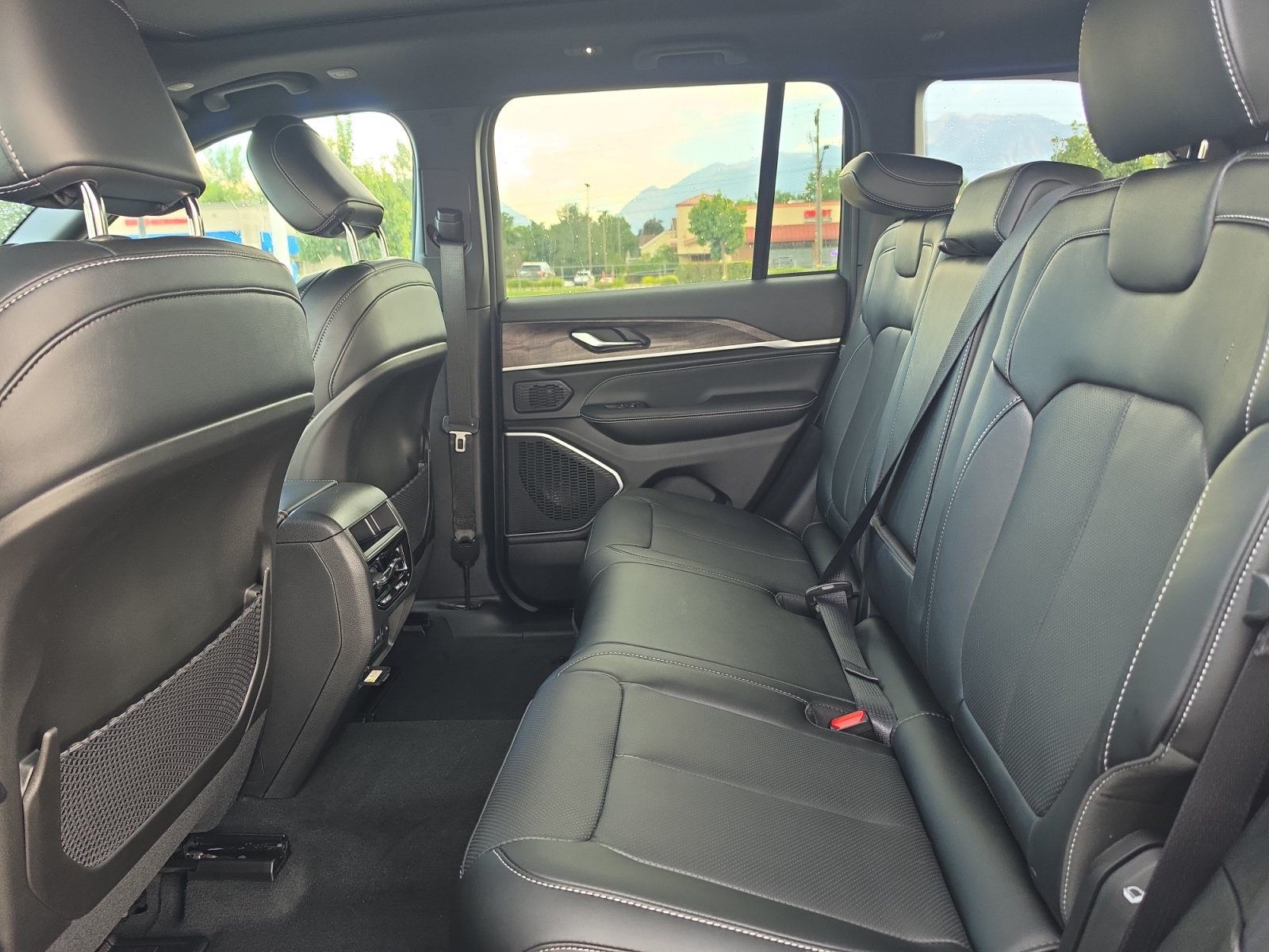 New 2026 Jeep Grand Cherokee Limited AWD/4WD image 24