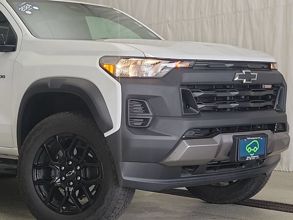 Certified 2024 Chevrolet Colorado Trail Boss w/ LPO, Dark Essentials Package AWD/4WD image 6