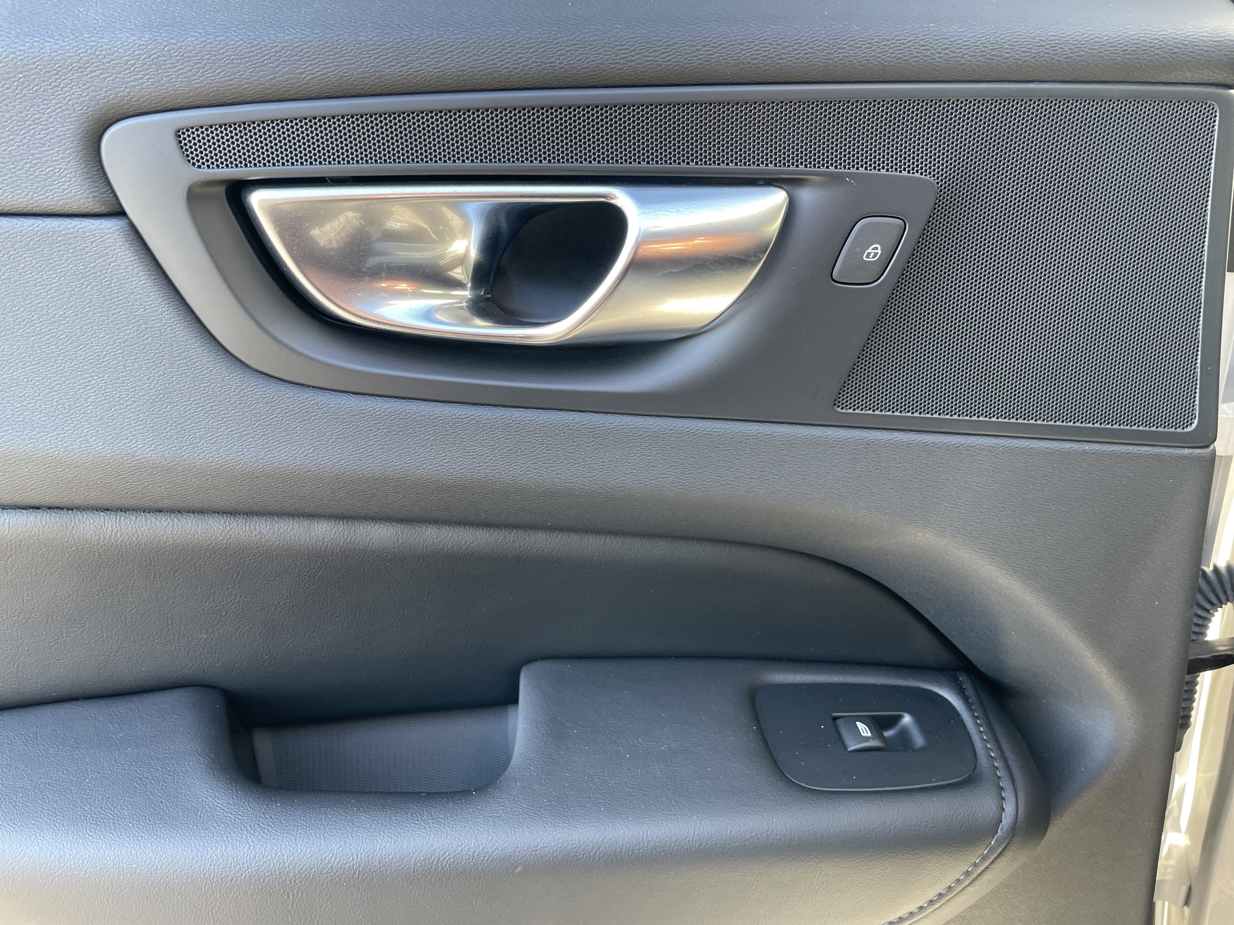 Used 2025 Volvo XC60 B5 Plus image 27