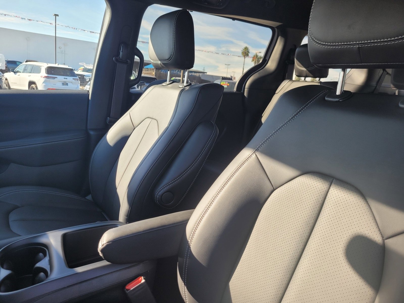 New 2026 Chrysler Pacifica Select image 14