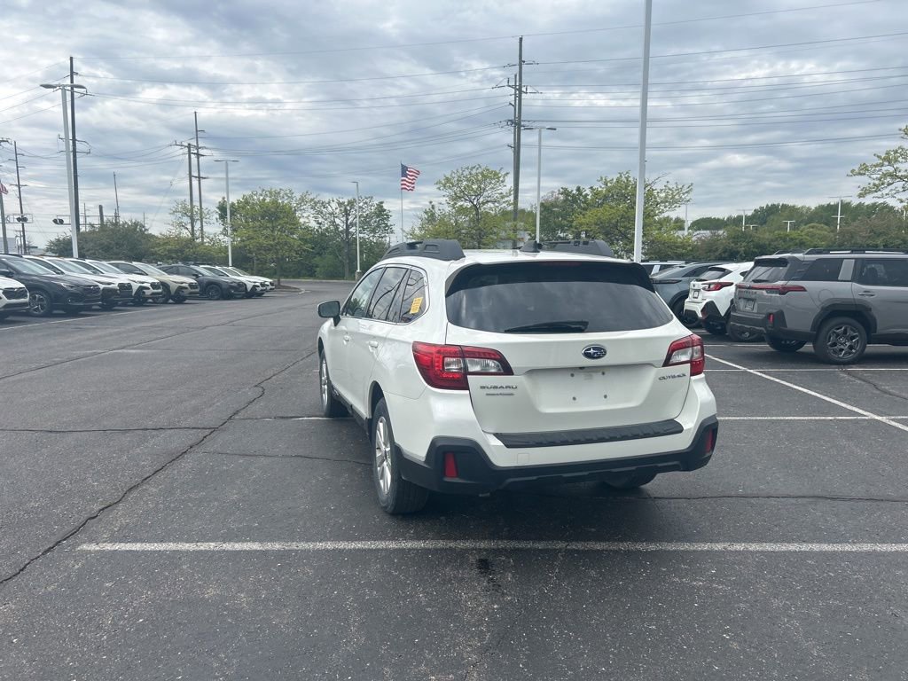 Used 2018 Subaru Outback 2.5i Premium AWD/4WD image 3