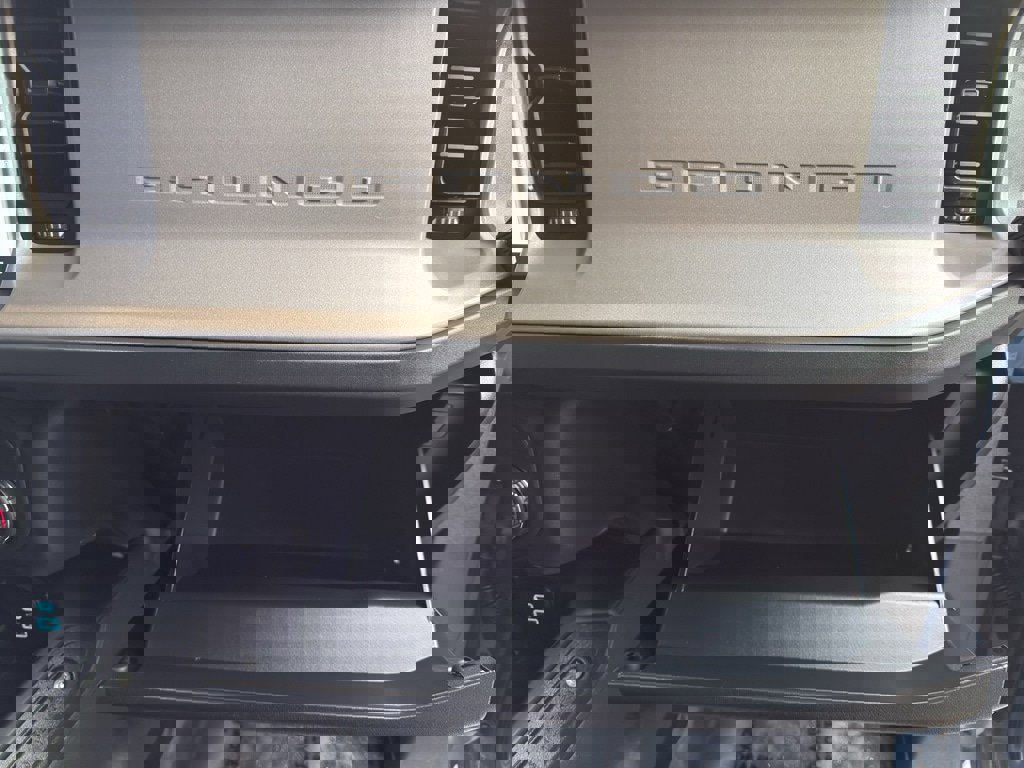 New 2025 Ford Bronco Outer Banks w/ Black Appearance Package image 36