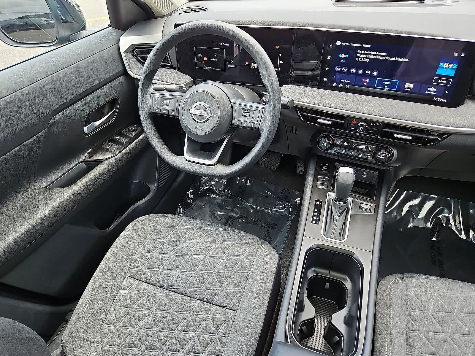 Used 2026 Nissan Kicks SV w/ SV Premium Package FWD image 10