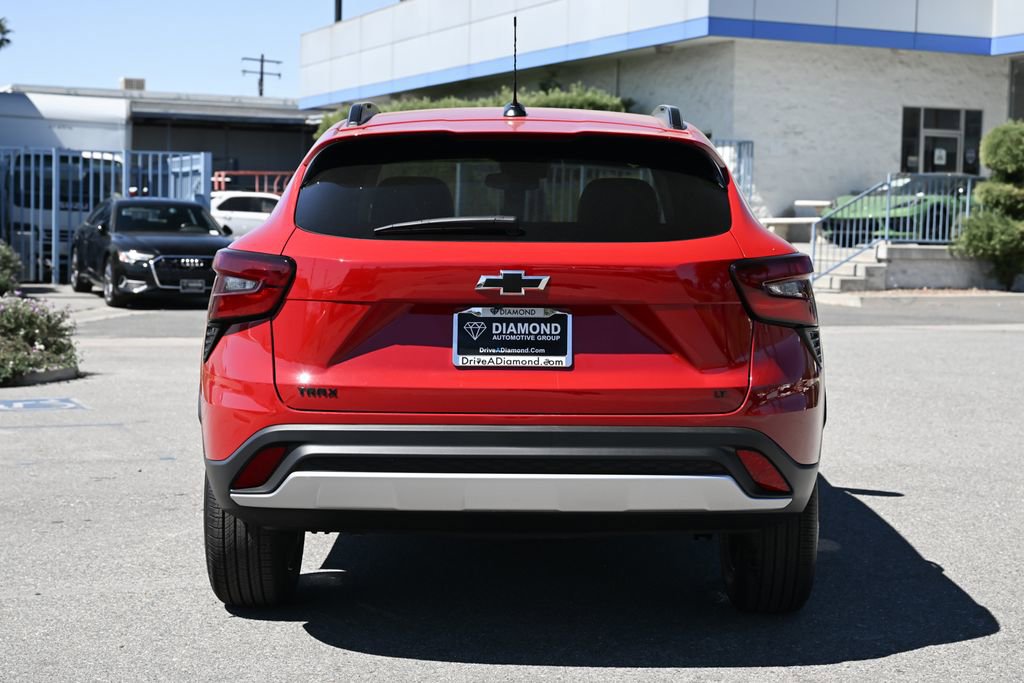 New 2026 Chevrolet Trax LT w/ LPO, Blackout Package FWD image 5