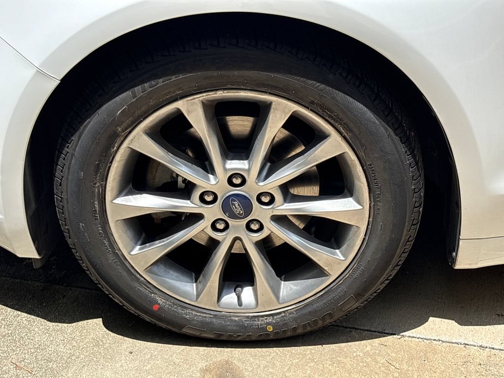 Used 2017 Ford Fusion SE w/ Fusion SE Technology Package FWD image 11