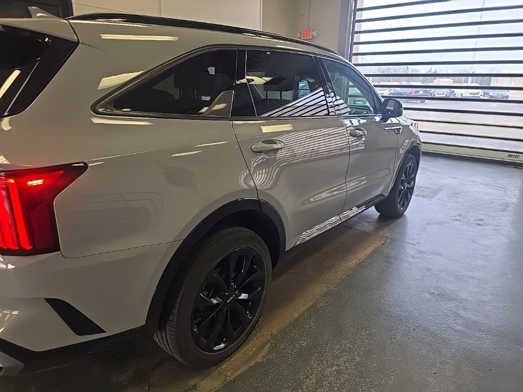 Used 2023 Kia Sorento SX image 4
