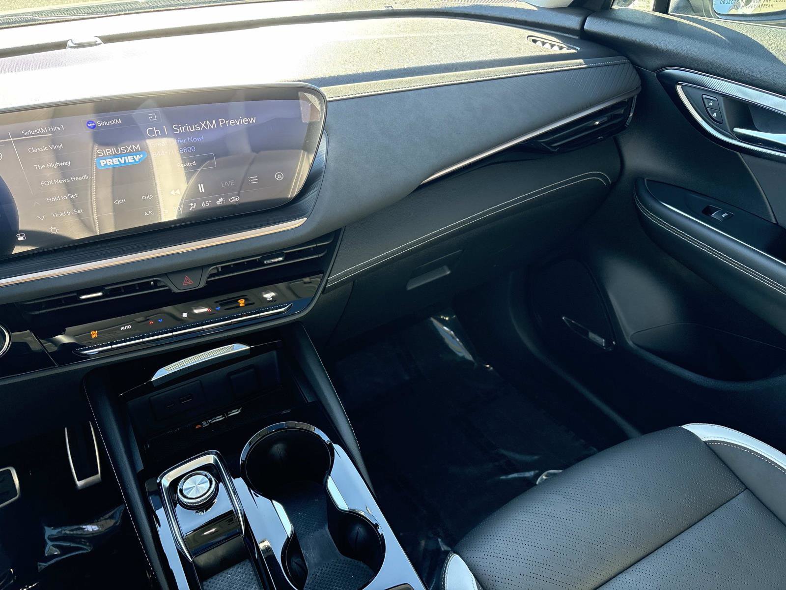 Used 2024 Buick Envision Sport Touring image 28