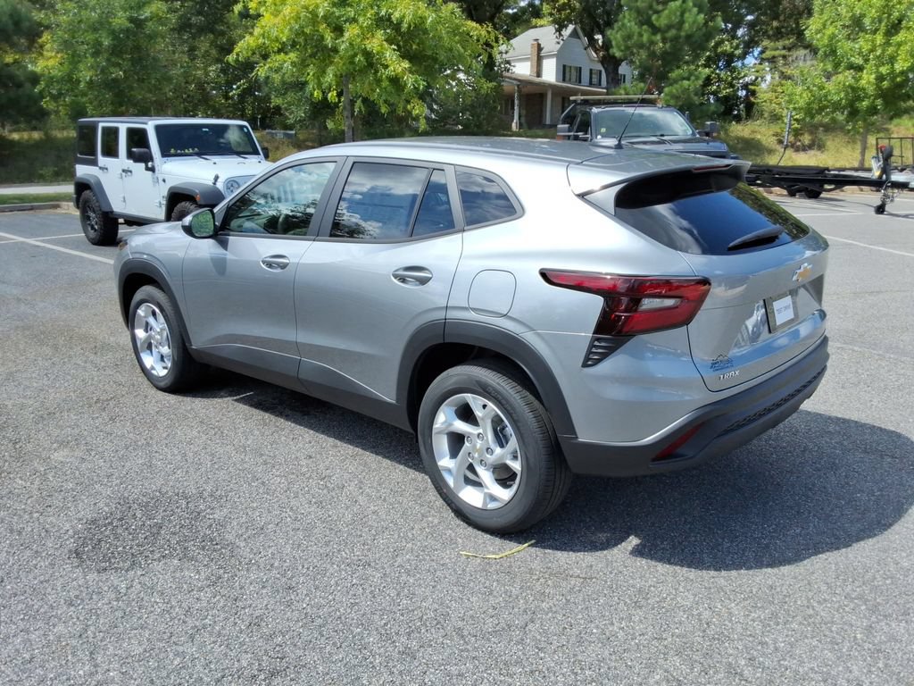 New 2026 Chevrolet Trax LS w/ LS Convenience Package FWD image 7