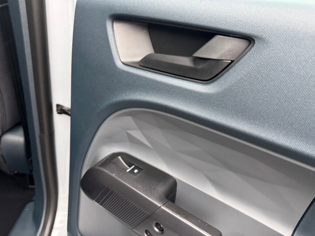 New 2025 Ford Maverick XL image 18