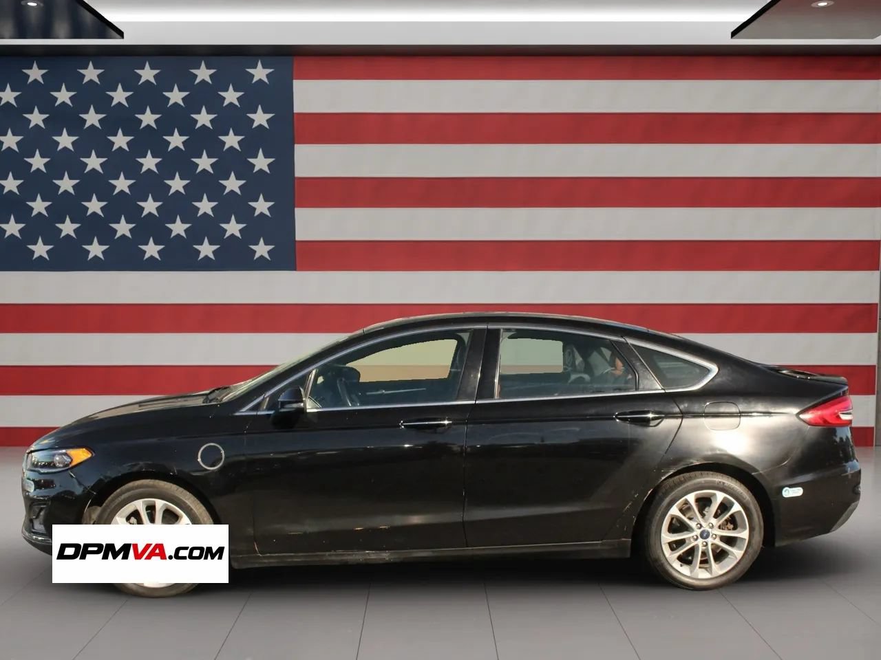 Used 2019 Ford Fusion Energi Titanium FWD image 2