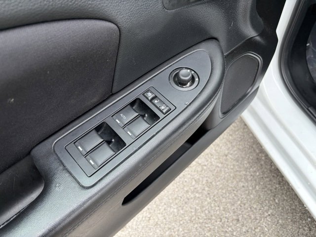 Used 2014 Chrysler 200 LX image 18