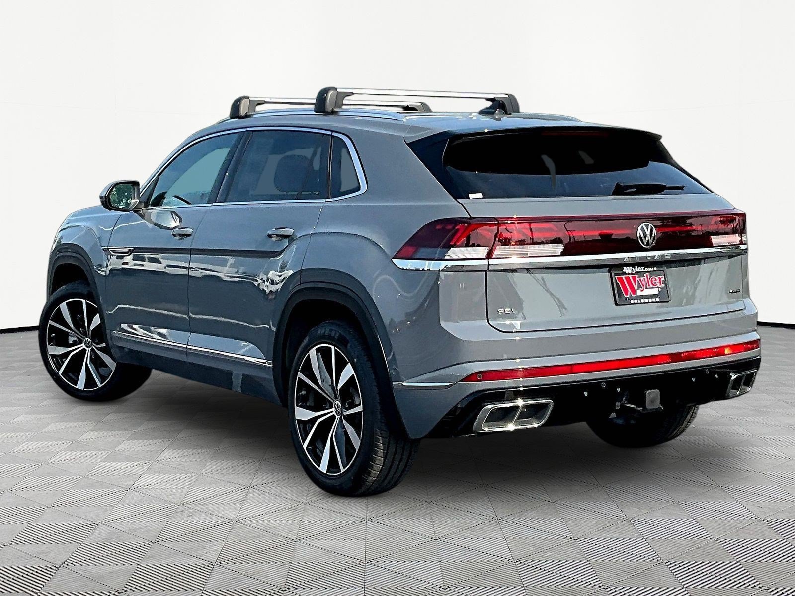 Used 2024 Volkswagen Atlas Cross Sport SEL Premium R-Line AWD/4WD image 4