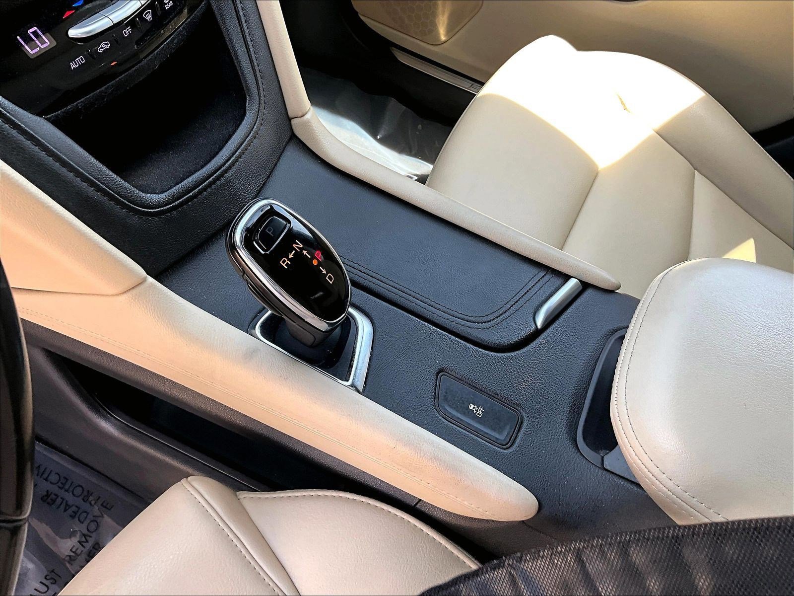 Used 2018 Cadillac XT5 FWD w/ LPO, Wheel Lock Package image 15
