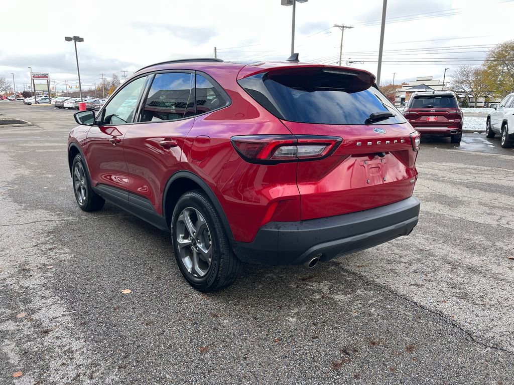 Used 2025 Ford Escape ST-Line image 3