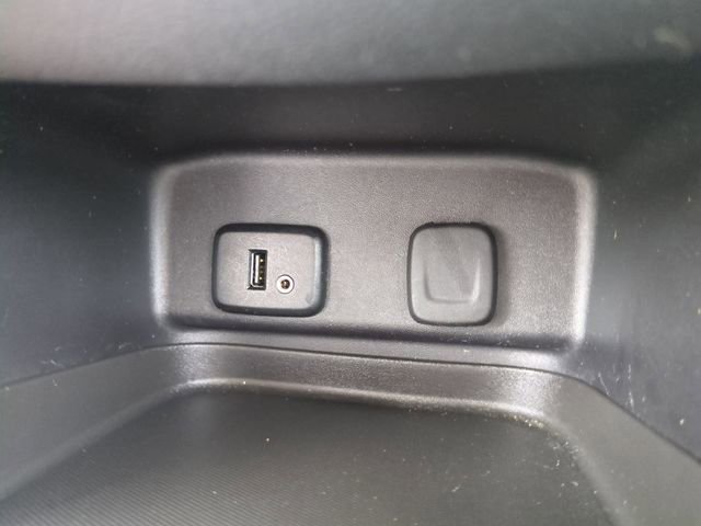 Used 2018 Chevrolet Equinox LT FWD image 25