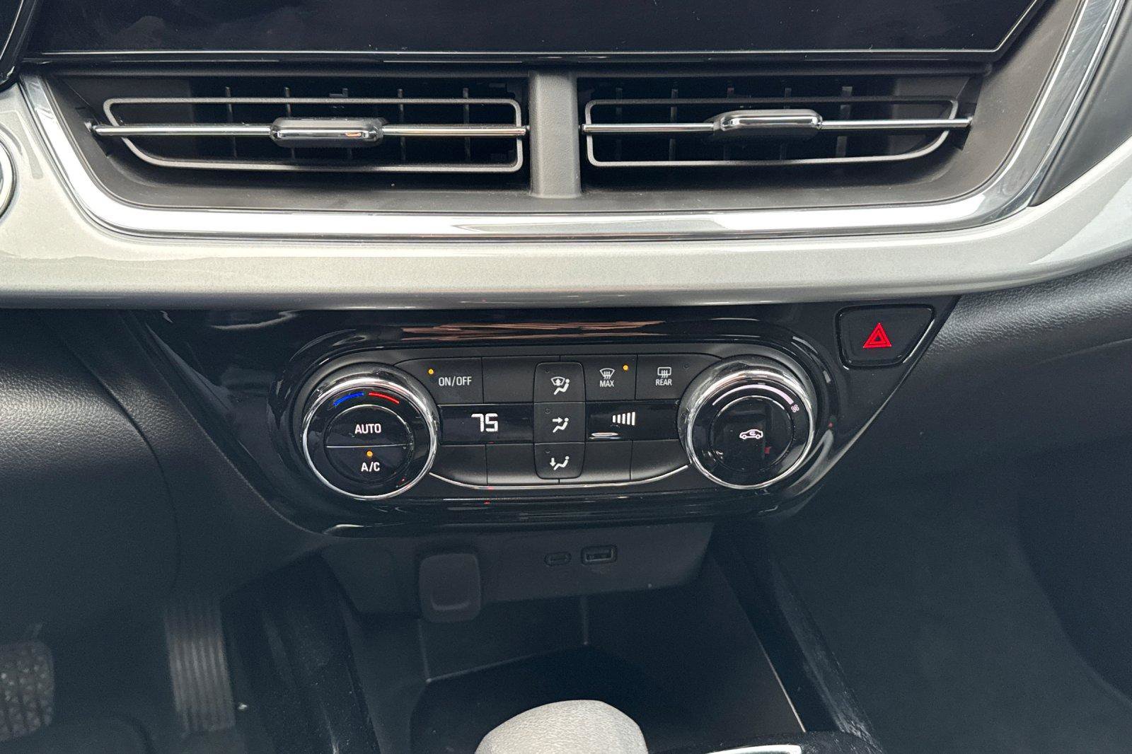 Used 2025 Chevrolet Trax LT image 23