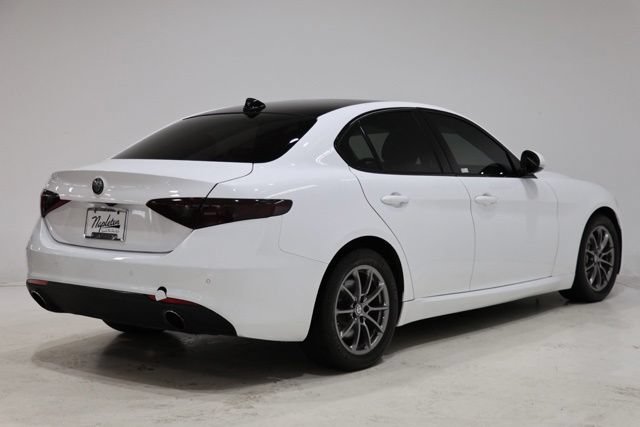 Used 2019 Alfa Romeo Giulia AWD w/ Cold Weather Package image 7