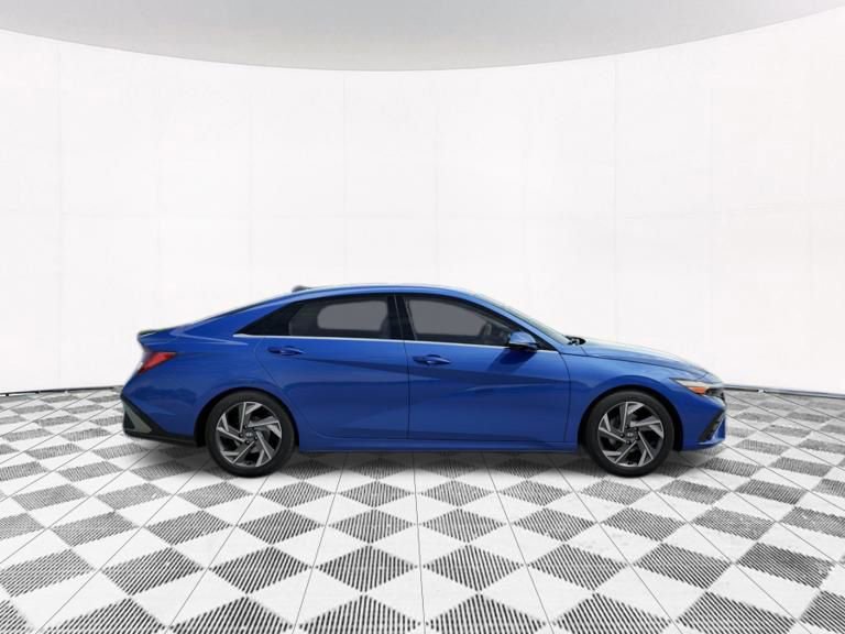 Used 2025 Hyundai Elantra Limited image 9