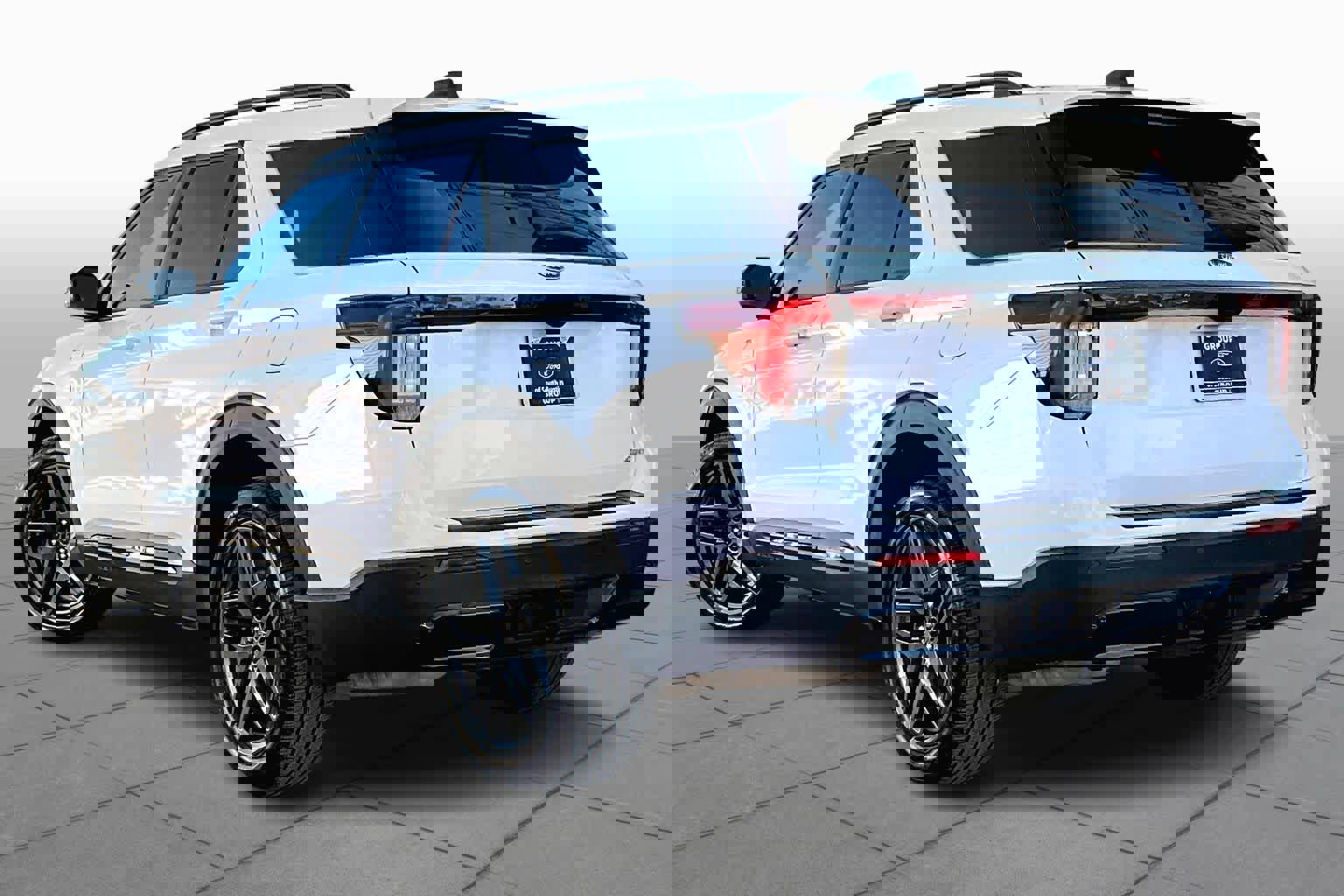 Used 2025 Ford Explorer ST-Line w/ Premium Package image 16