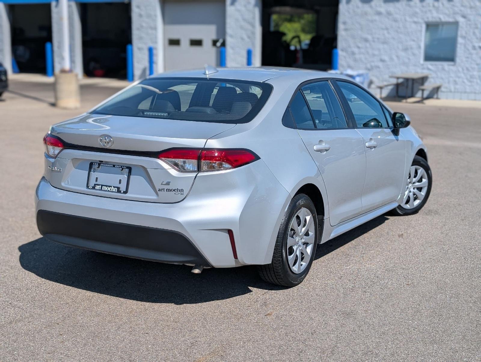 Used 2024 Toyota Corolla LE FWD image 5