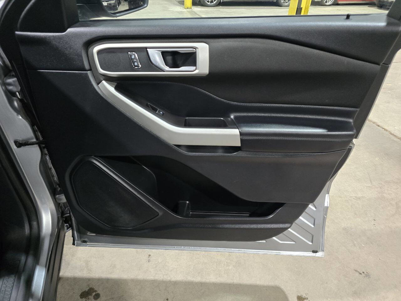 Used 2020 Ford Explorer XLT w/ Comfort Package image 35