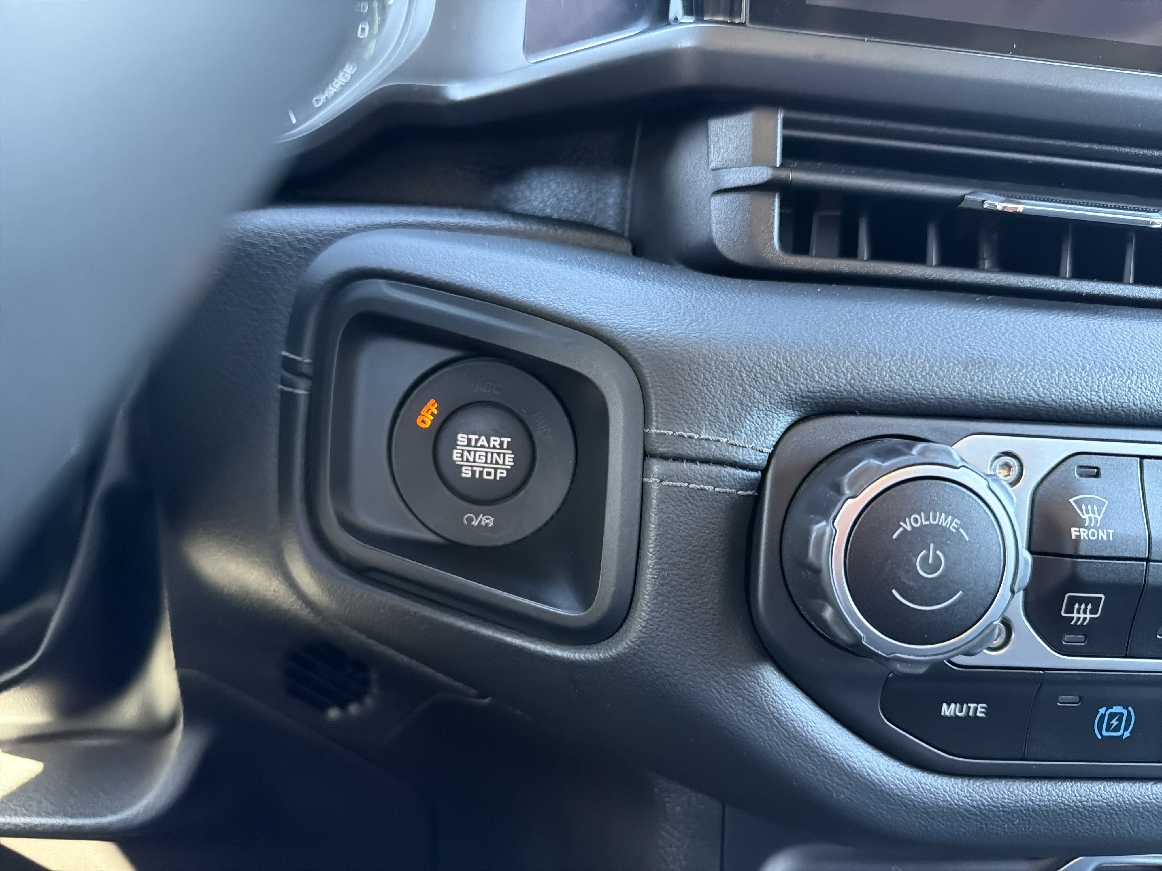 Used 2024 Jeep Wrangler Unlimited Rubicon 4xe w/ Technology Group AWD/4WD image 18