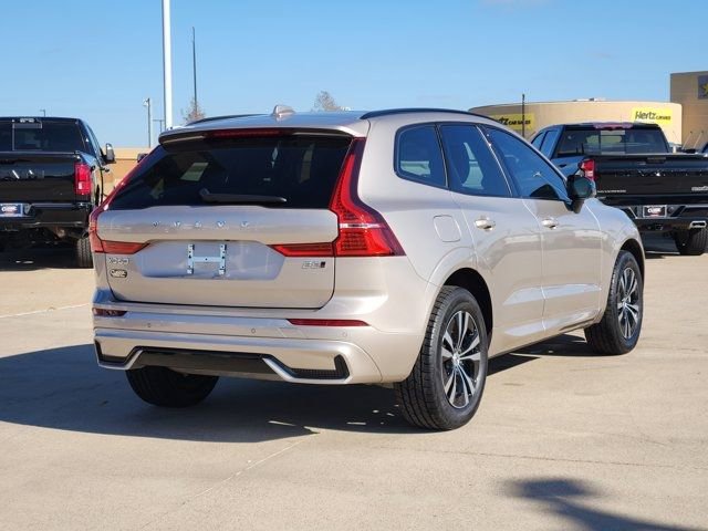 Used 2025 Volvo XC60 B5 Core image 14