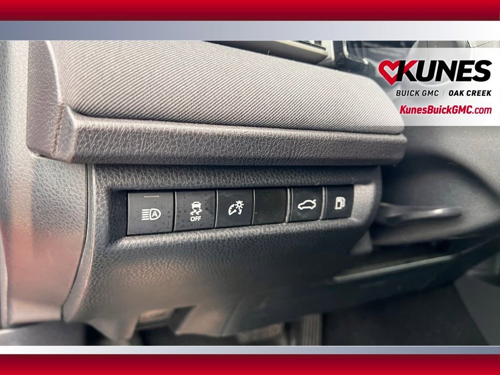 Used 2025 Toyota Camry SE image 13