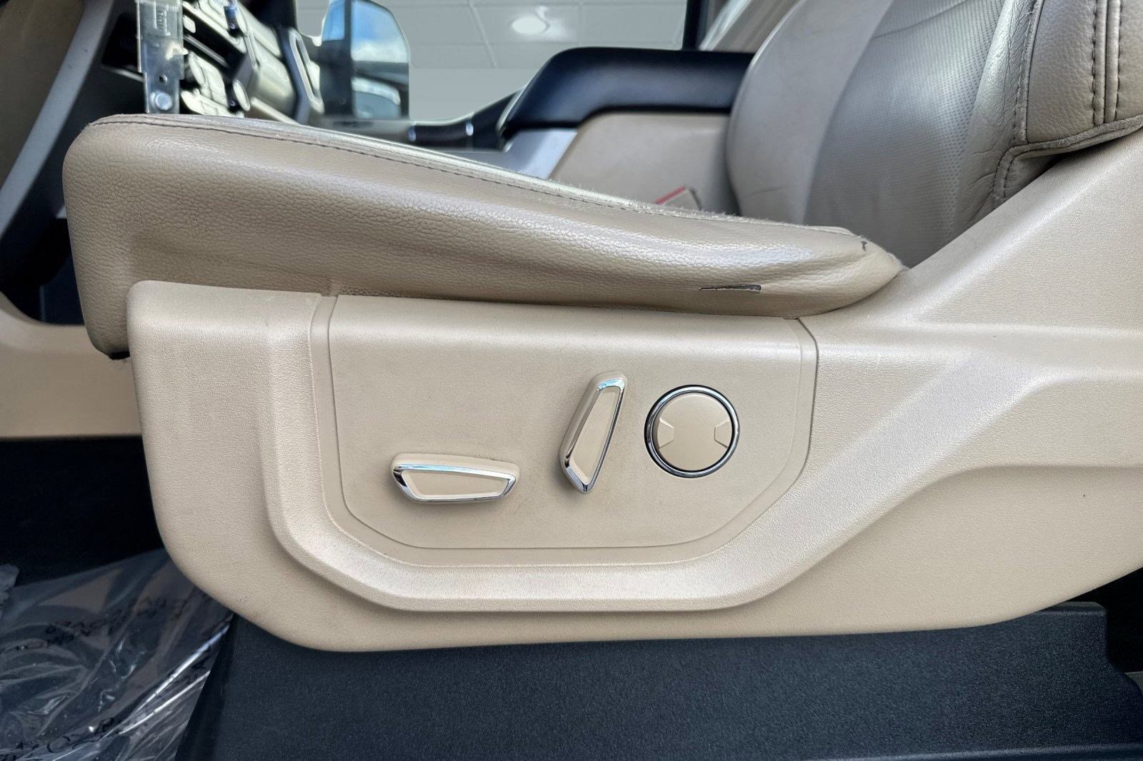 Used 2017 Ford F250 Lariat w/ Chrome Package image 13