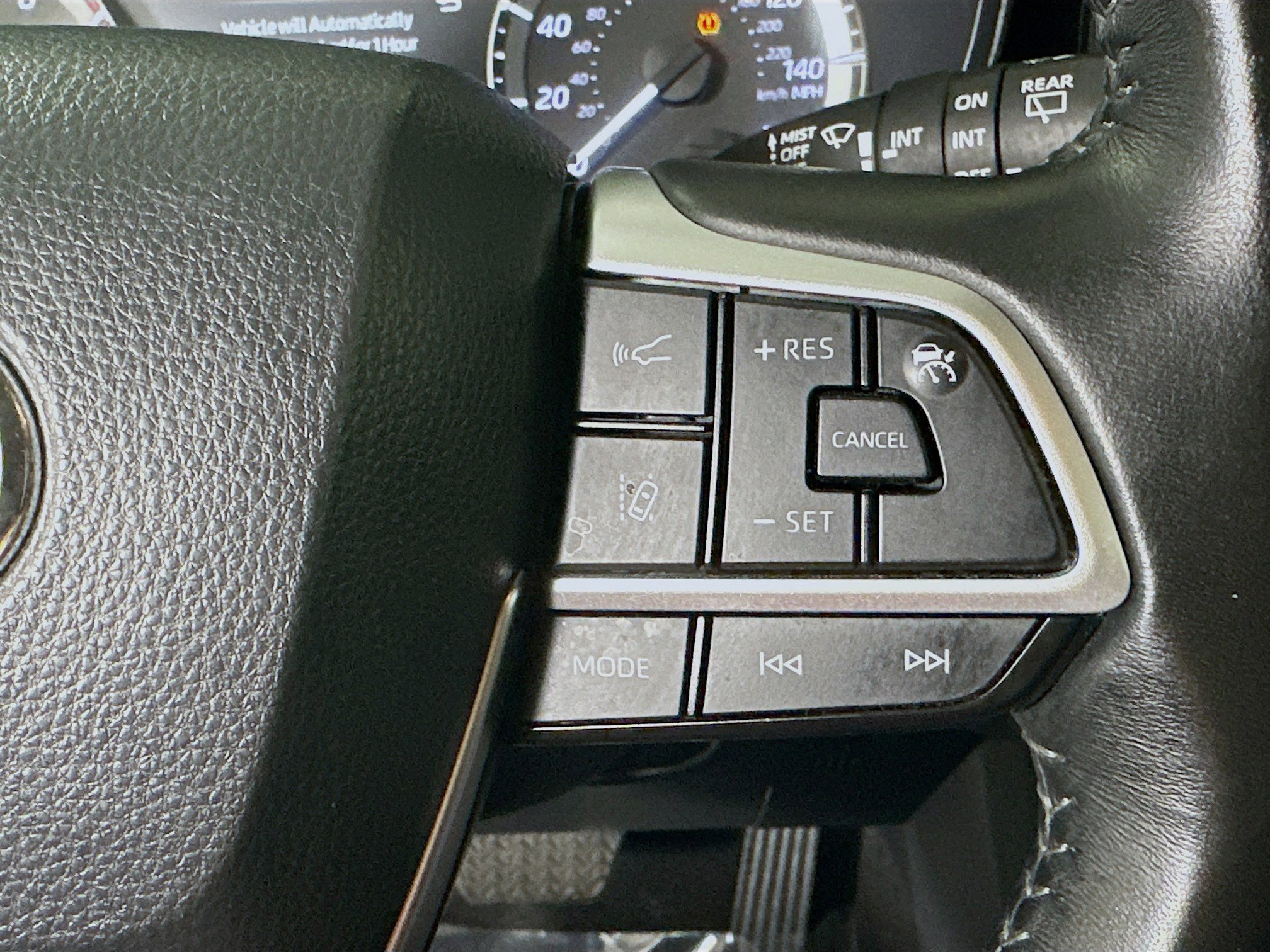 Used 2024 Toyota Highlander LE image 17