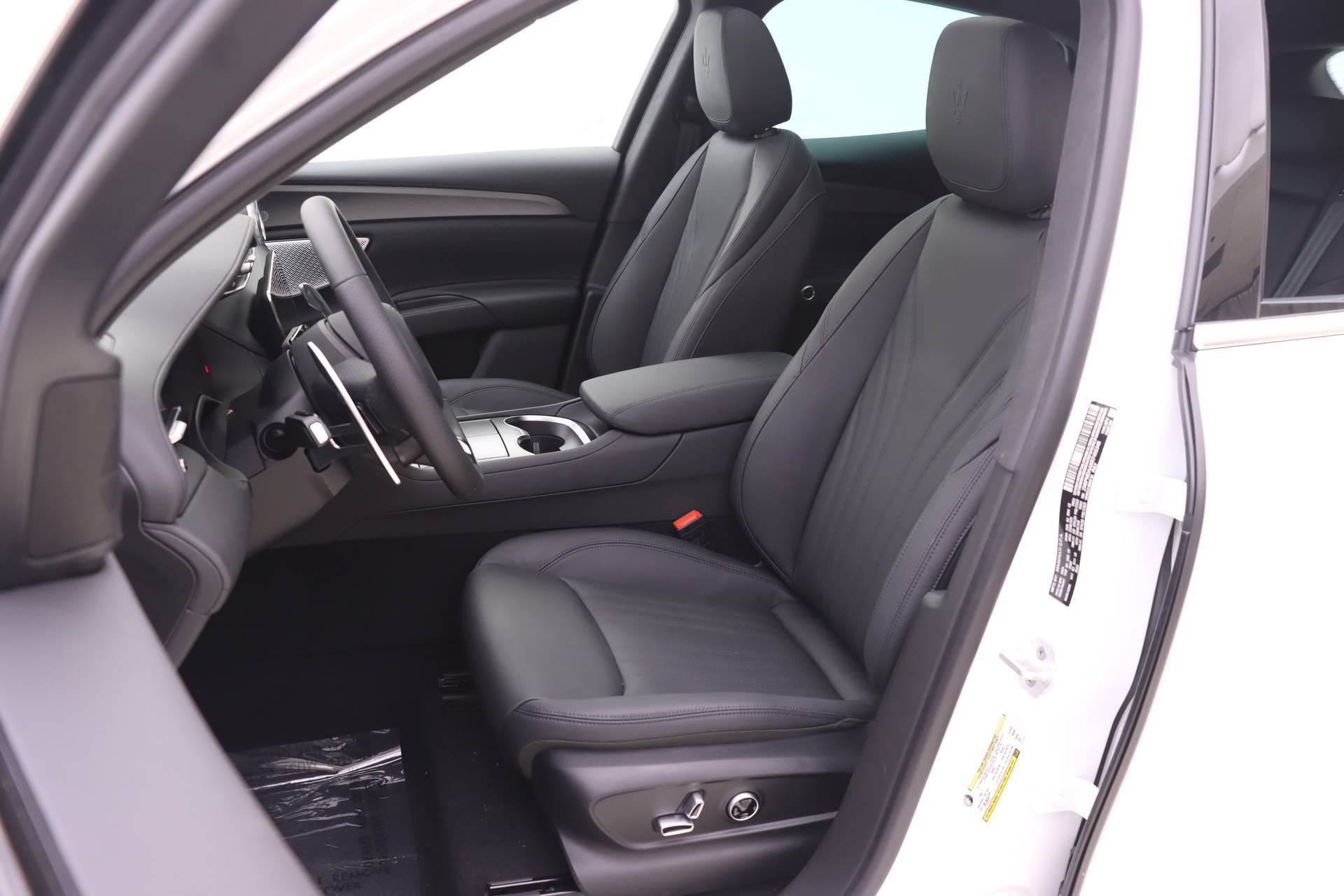 New 2024 Maserati Grecale GT image 7