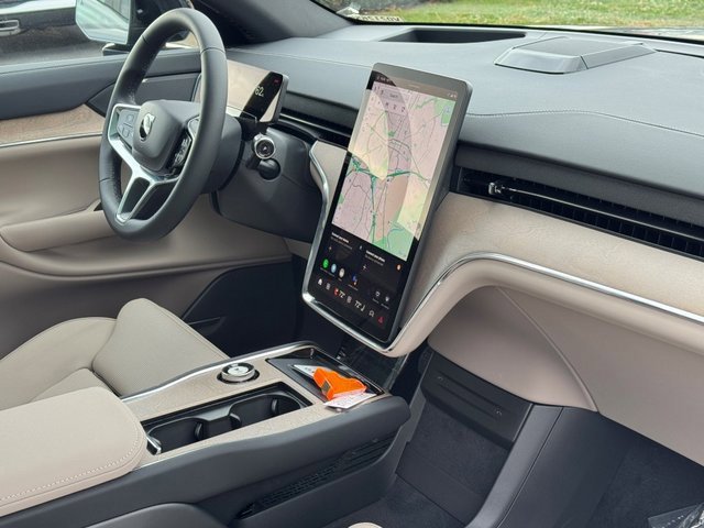 New 2025 Volvo EX90 Plus w/ Protection Package Premier image 11