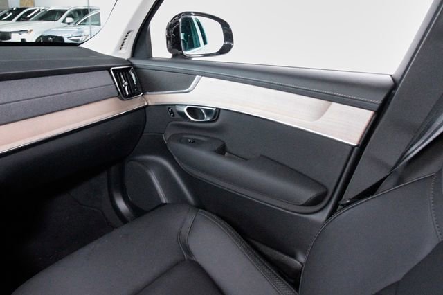 Certified 2025 Volvo XC90 B5 Plus AWD/4WD image 7