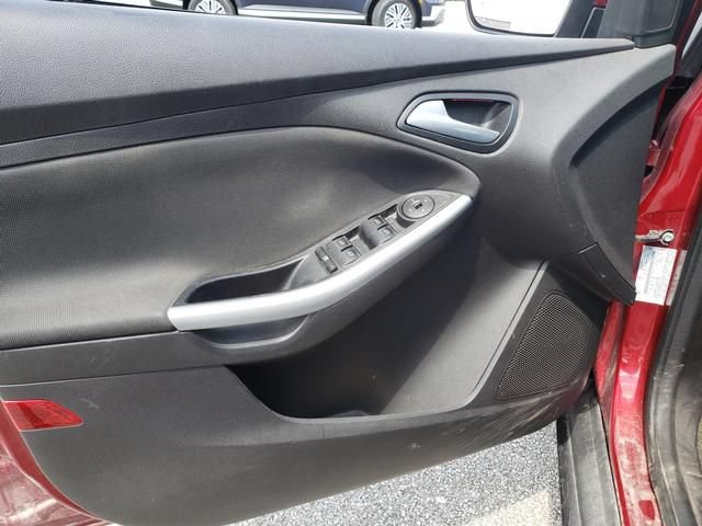 Used 2014 Ford Focus SE w/ Equipment Group 201A FWD image 10