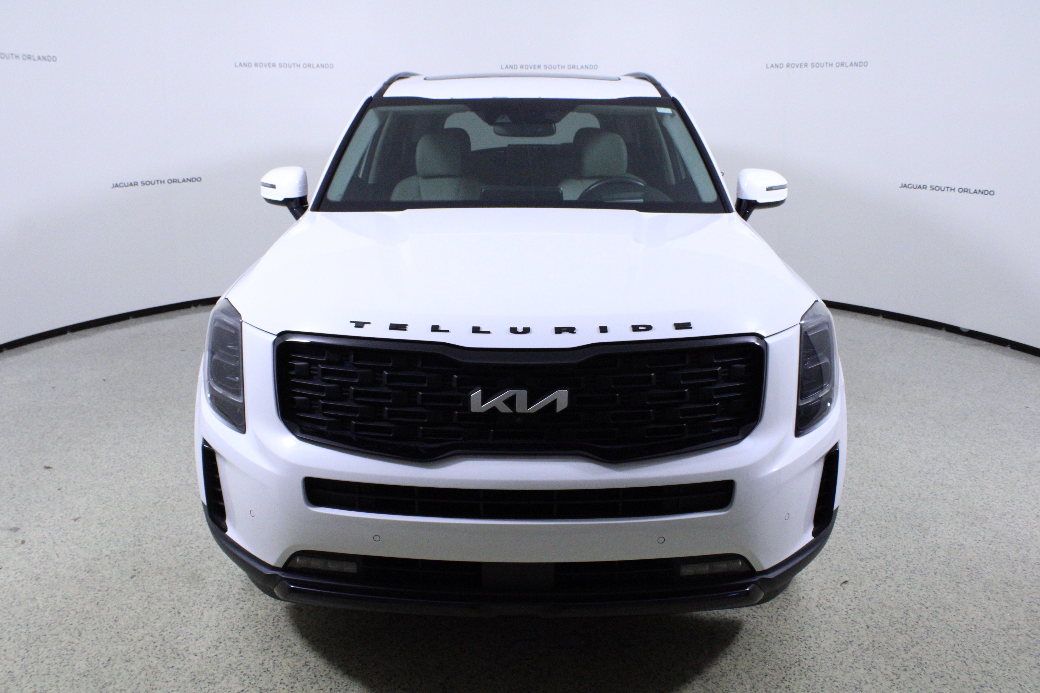 Used 2022 Kia Telluride SX w/ SX Prestige Package image 2
