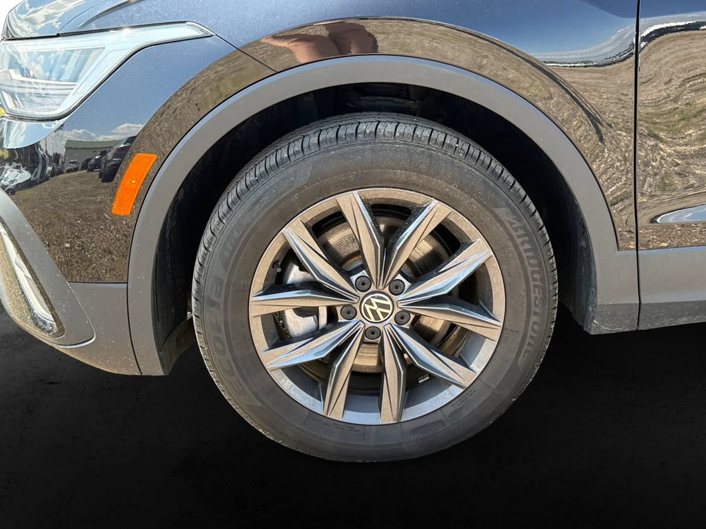 Used 2023 Volkswagen Tiguan SE AWD/4WD image 12