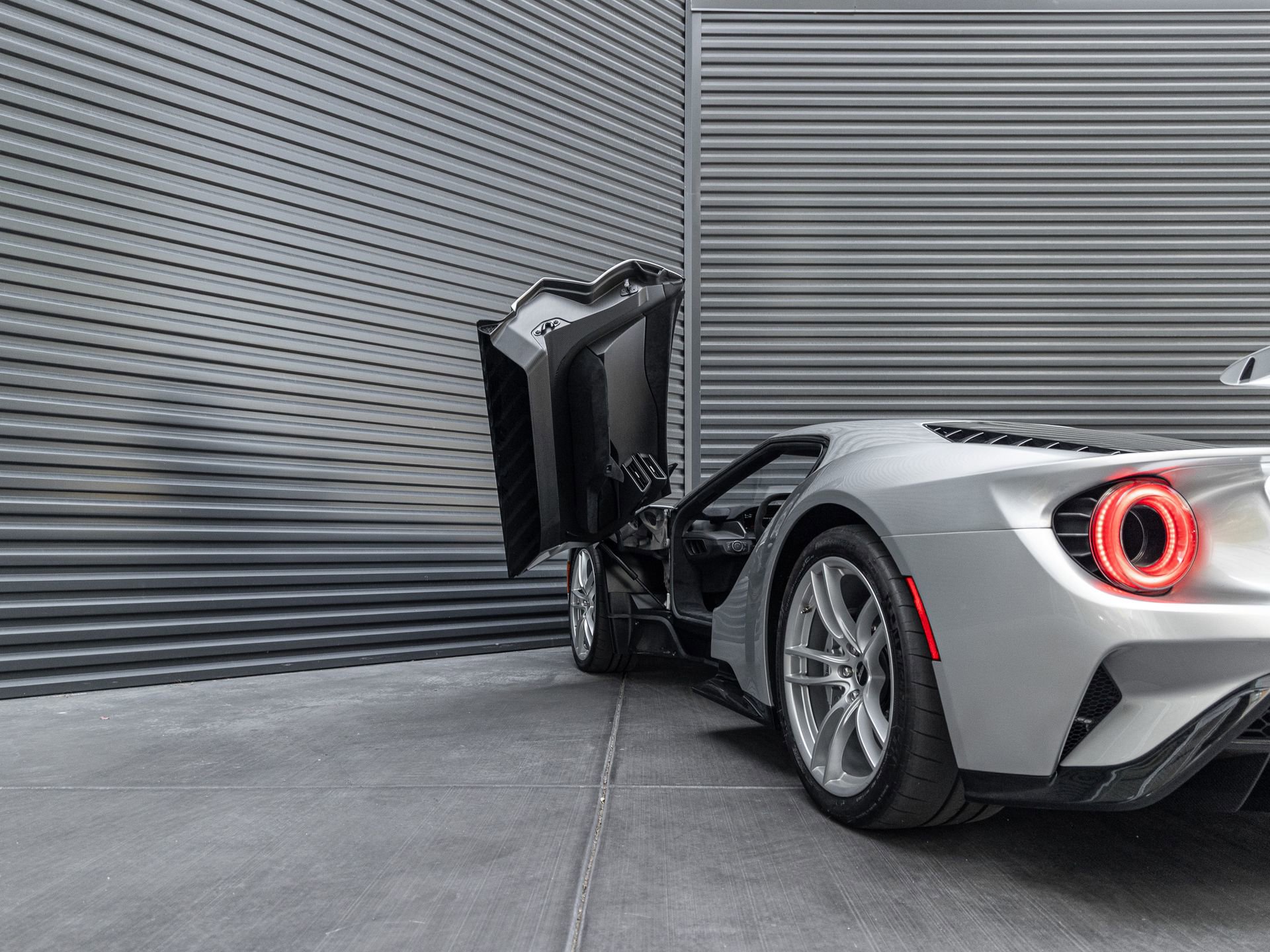 Used 2018 Ford GT image 13