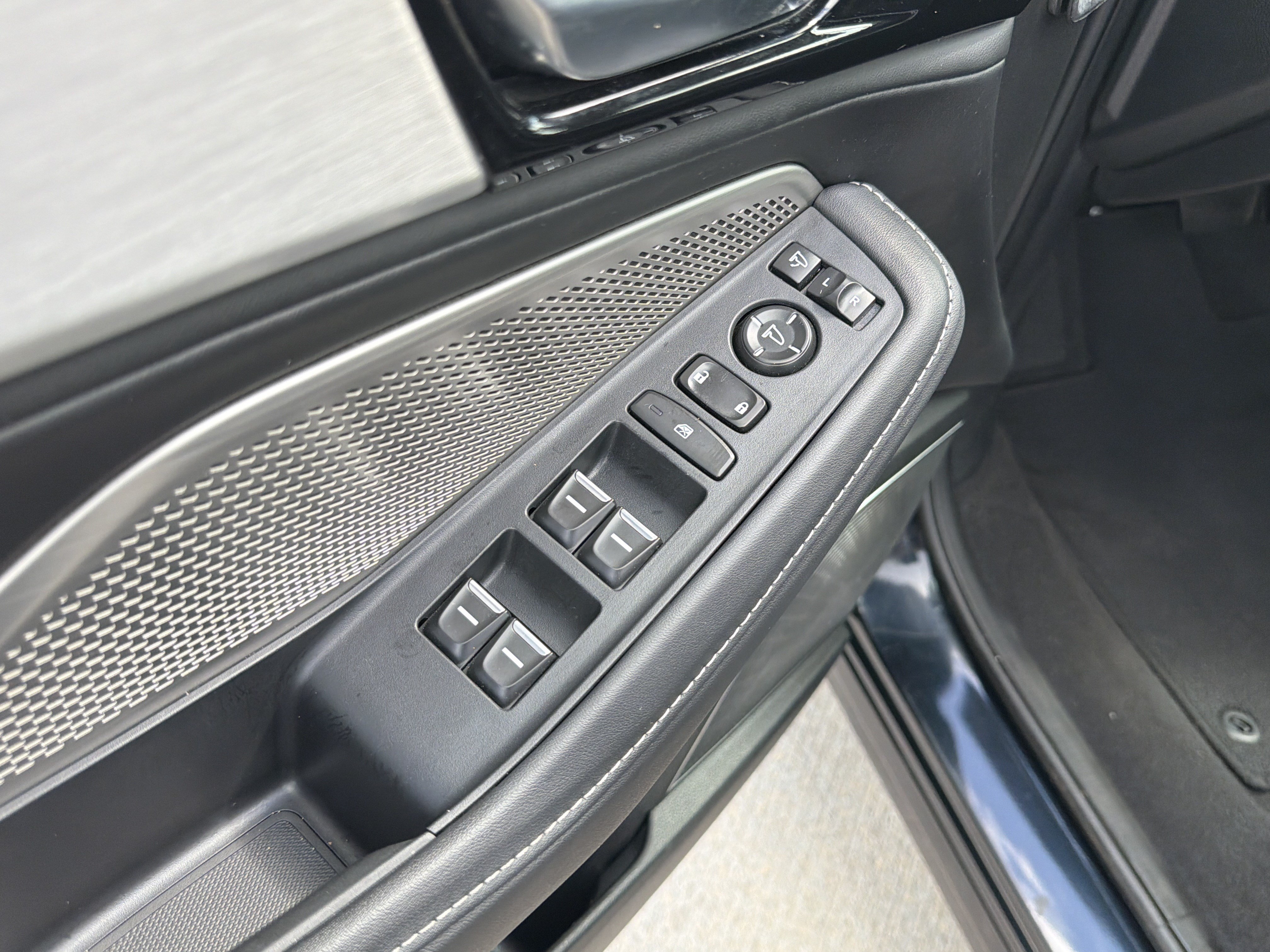 Certified 2024 Acura MDX w/ Technology Package FWD image 15