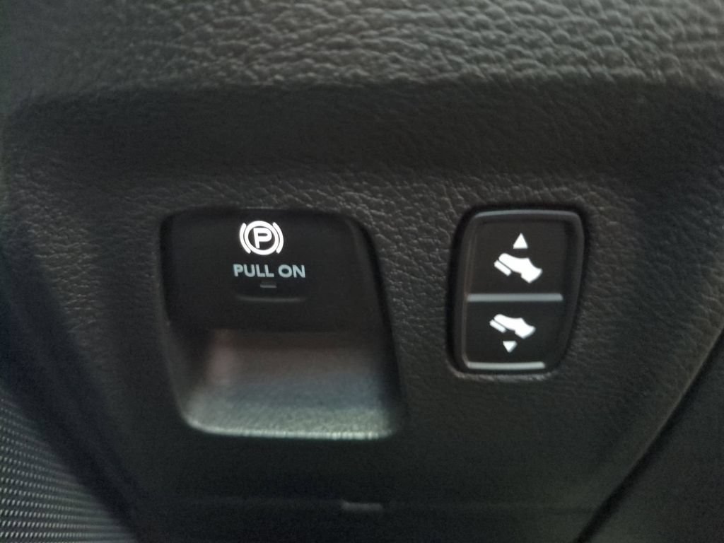 Used 2024 RAM 1500 Laramie AWD/4WD image 29