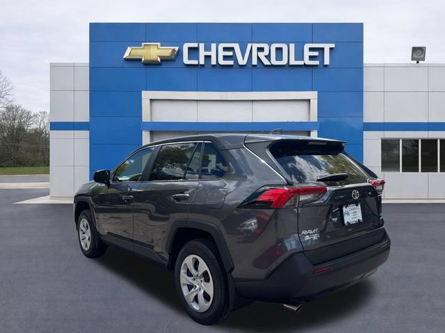 Used 2024 Toyota RAV4 LE AWD/4WD image 5